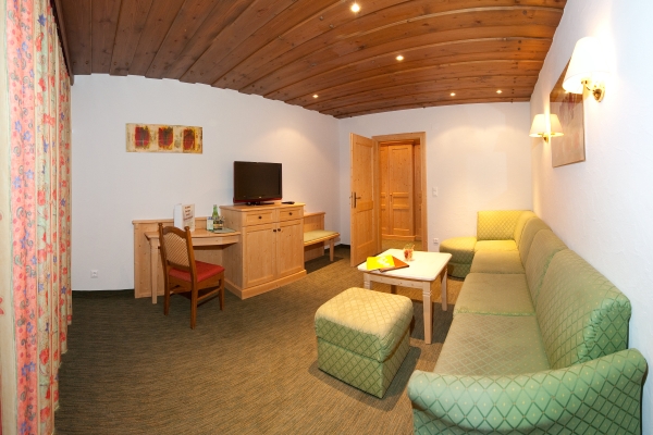 Hotel Berghof - direkt an der Nationalparkbahn (Bad Kleinkirchheim-Sankt Oswald)